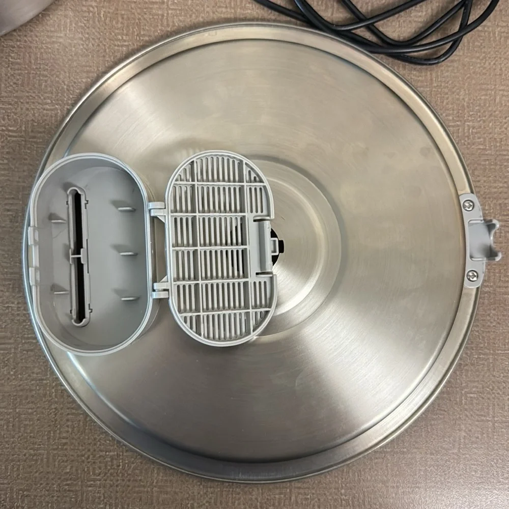 NWOT😺or small🐶 water⛲️with extra filters included! Stainless steel.